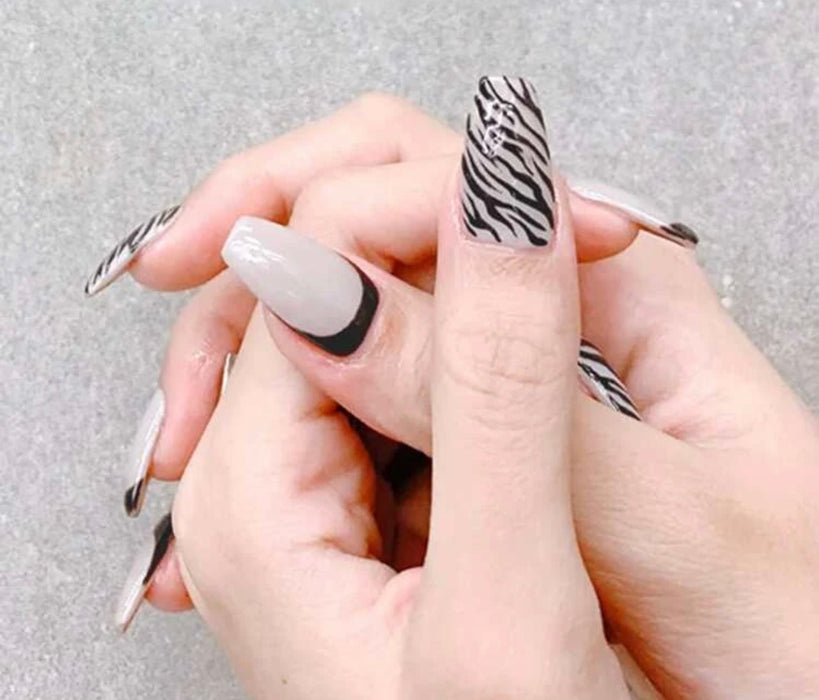 24 pcs fake nails Black and white zebra printed