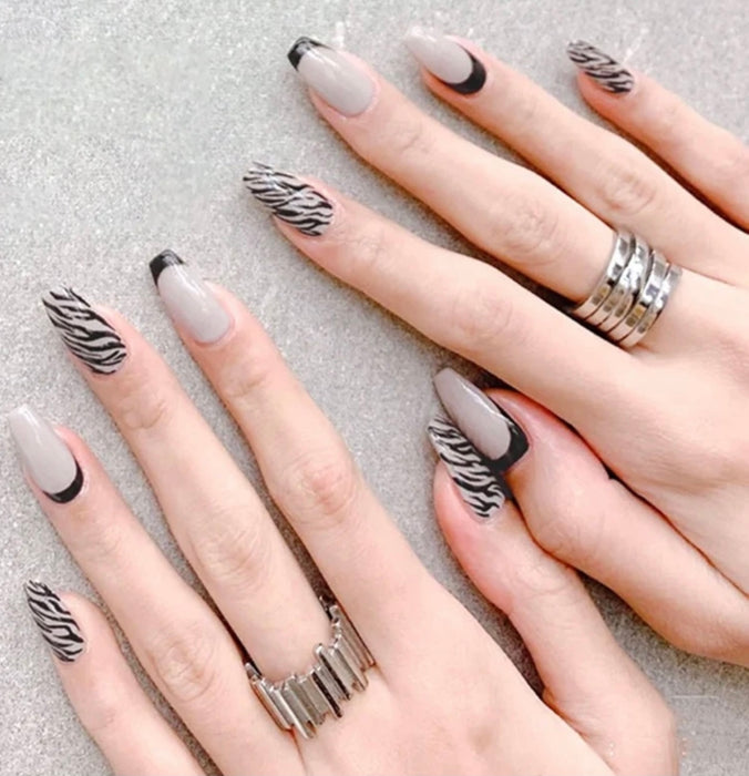 24 pcs fake nails Black and white zebra printed