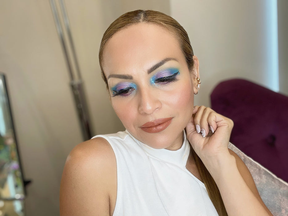 Makeup package blue tones