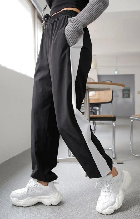 Windbreaker activewear jogger suit