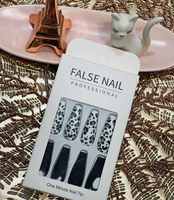 1 package 24 fake nails black and funky design