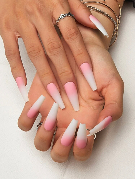 Faux ongles rose blanc couleur mat